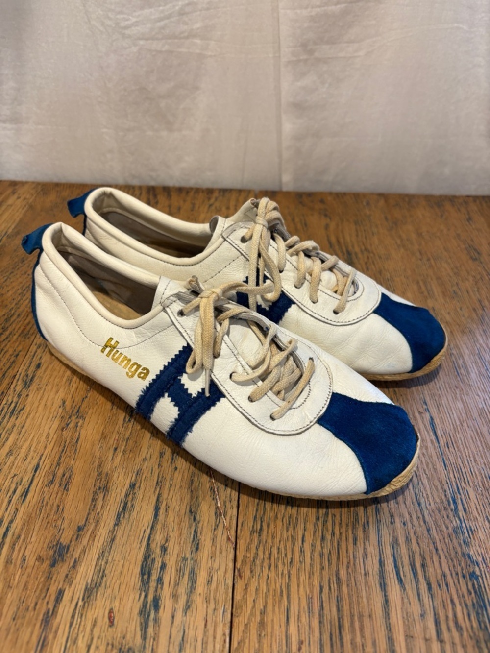 HUNGA White & Blue Vintage Leather Sneakers Size 40 dit 39